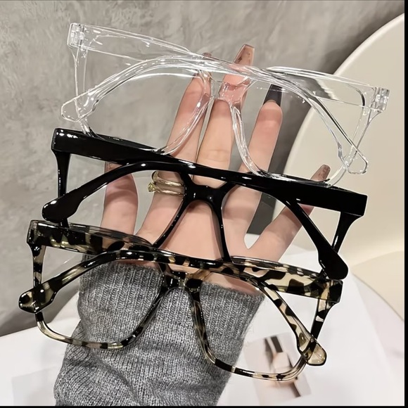 Stylish Non-Rx Glasses 🤓 - Picture 3 of 6